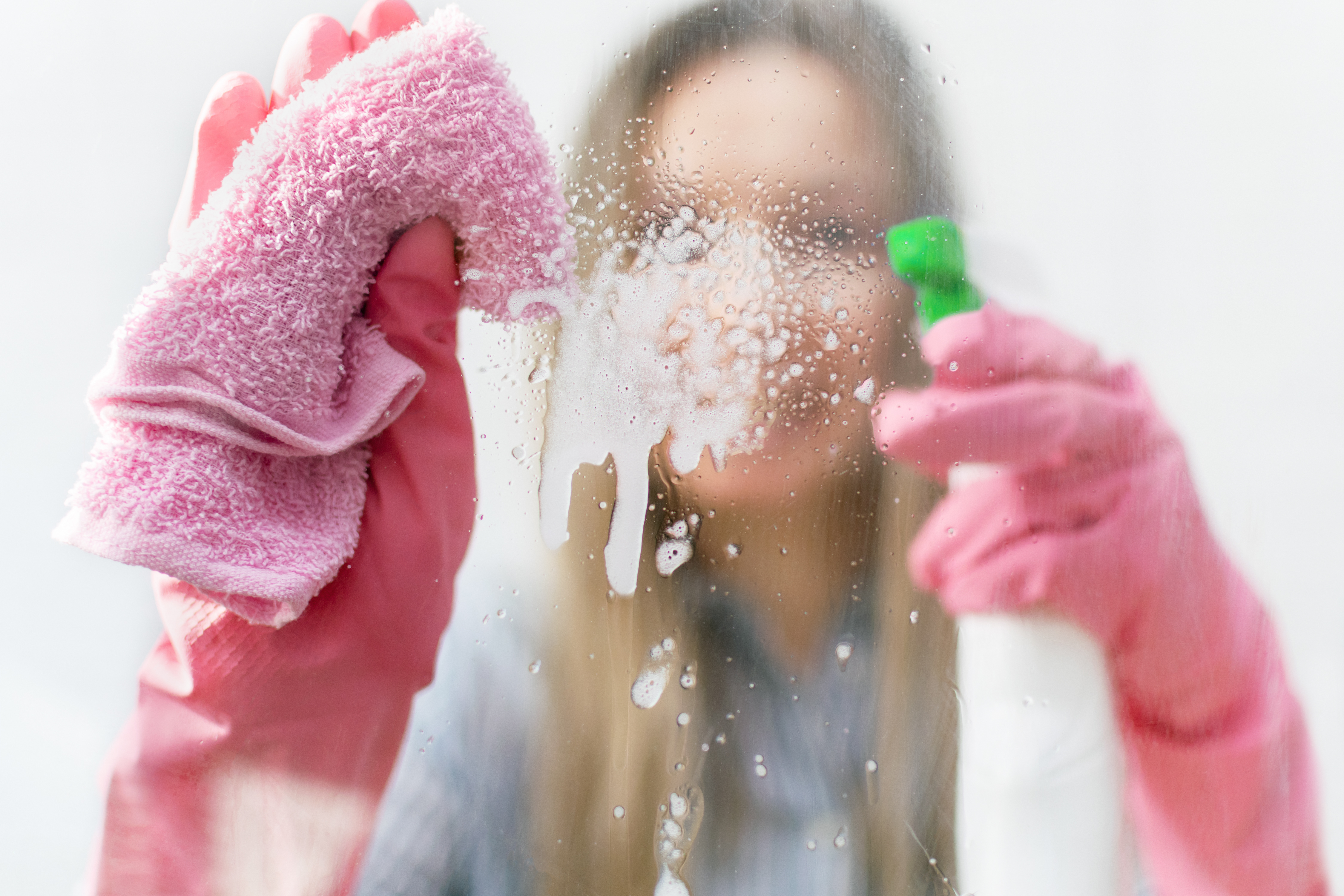 Cleaning glass windows and doors